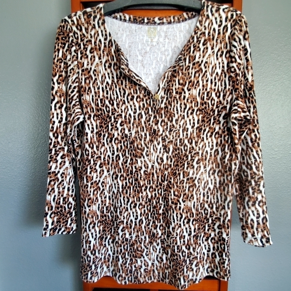 Ann Klein Sport, leopard print V neck, long sleeves, size M, EUC